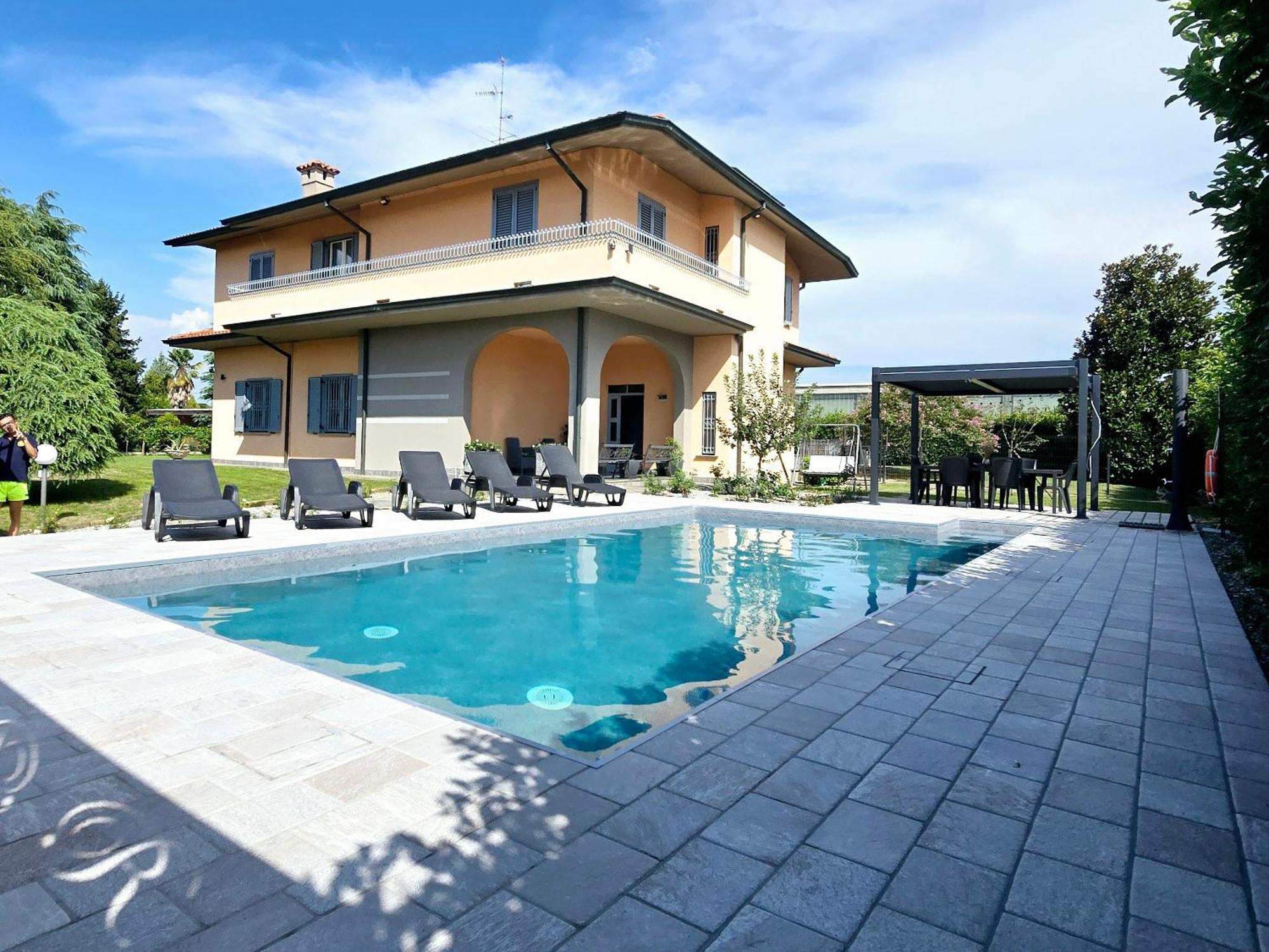 Villa 3 Cassano dʼAdda Exteriör bild